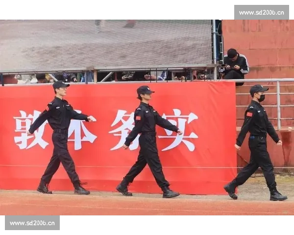 青春赛场奋力拼搏呐喊助威共谱运动荣光赞歌